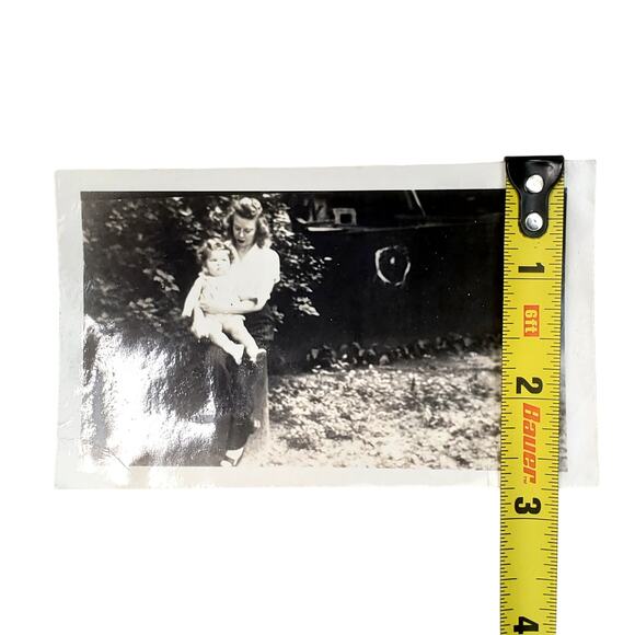 Vtg Mother with Her Child Original Monochrome Photography Found Snapshot - Picture 3 of 4